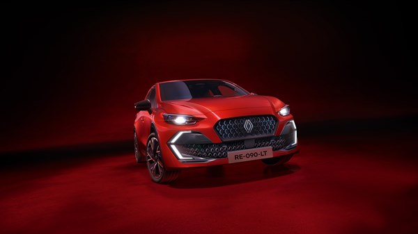 Renault Clio u crvenoj boji, pogled sprijeda i bočno.