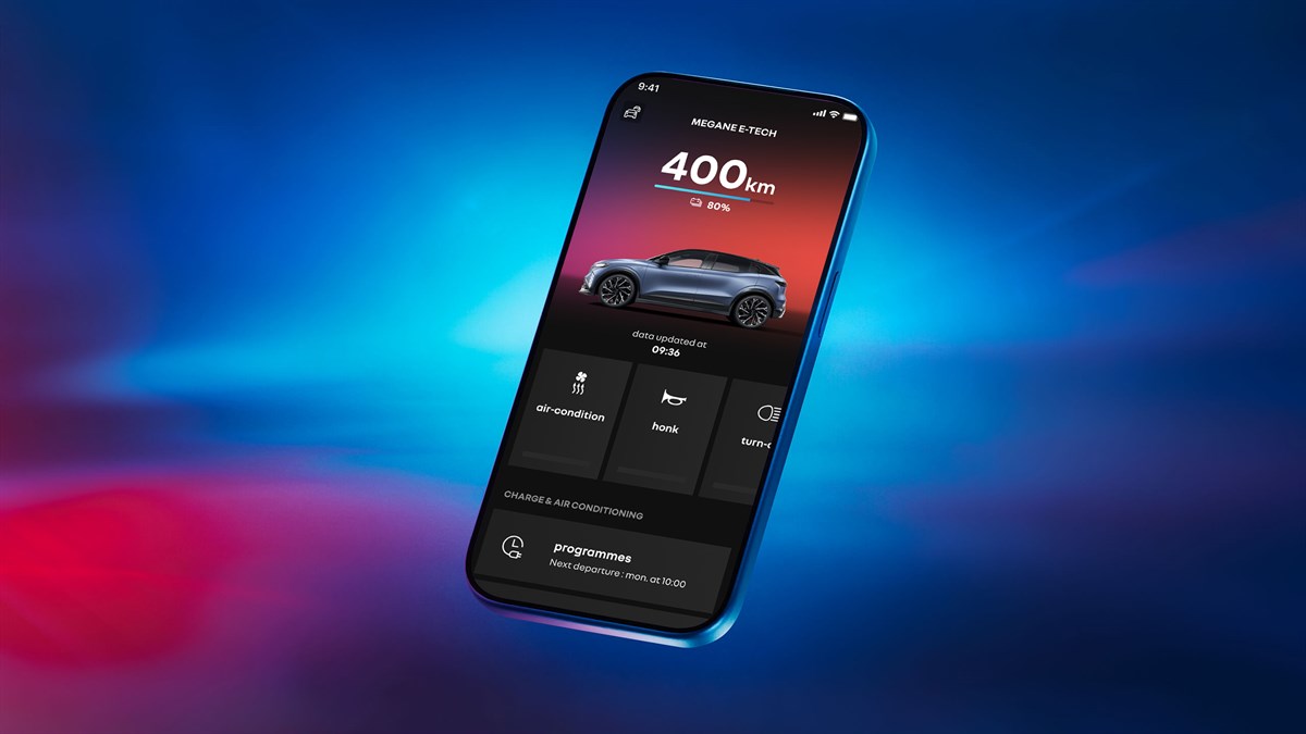 Pametni telefon s otvorenom aplikacijom My Renault prikazuje Renault Megane E-Tech electric s dosegom od 400 km i razinom napunjenosti baterije od 80 %. 