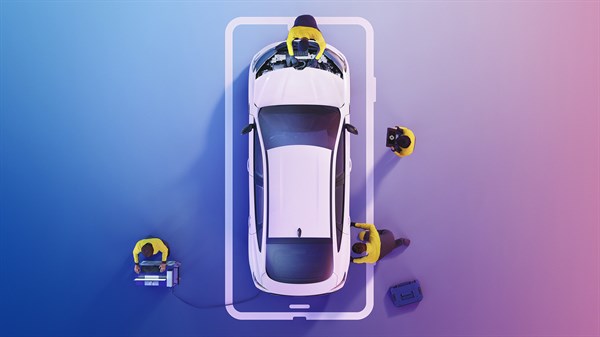 Bijelo Renault vozilo promatrano odozgo, okruženo serviserima koji obavljaju pregled i održavanje vozila.