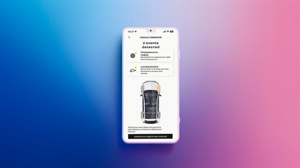 Prikaz telefona na bojastoj pozadini s karakteristikama unutrašnjosti Renault vozila.