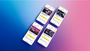 Četiri pametna telefona prikazuju mobilnu aplikaciju Renault s korisničkim sučeljem za odabir dodatne opreme vozila. Na zaslonima su prikazane slike dodataka, kratki opisi i gumbi za dodavanje u konfiguraciju.

