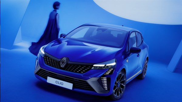 Plavi Captur E-Tech