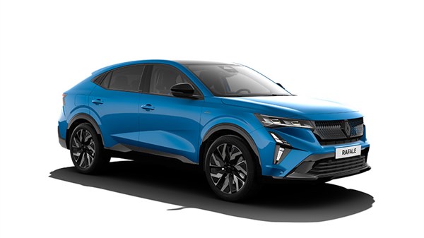 Plavo vozilo Rafale prikazano na bijeloj podlozi, snimljeno iz prednjeg bočnog kuta.
