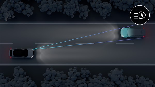 Rafale E-Tech hybrid automatski prilagođava svjetla noćnim uvjetima i prometu pomoću kamere na vjetrobranskom staklu.

