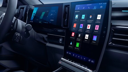 Digitalna instrumentna ploča i središnji zaslon multimedije u unutrašnjosti vozila Renault Rafale.

