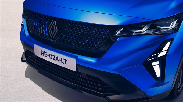 Renault Rafale E-Tech hybrid - predictive variable shock absorption