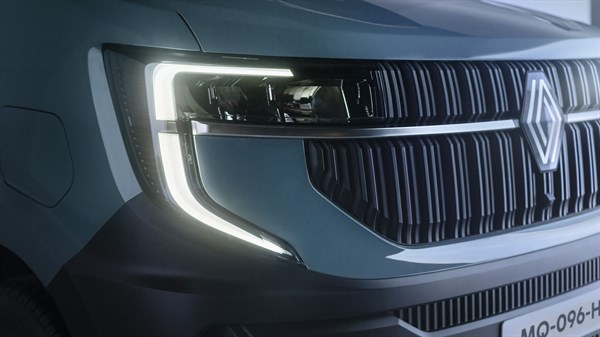 robusna prednja rešetka - Renault Master