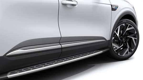 Detalj bočnog dijela vozila Megane Conquest full hybrid E-Tech s crnim dodatkom za podvozje.

