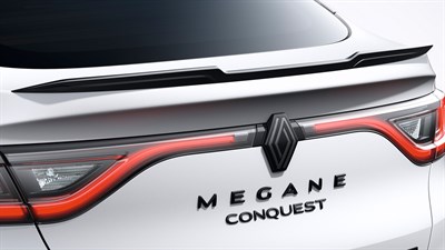 Stražnji spojler i natpis Megane Conquest na poklopcu prtljažnika.

