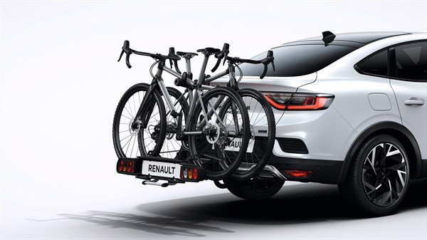 Stražnji nosač za bicikle montiran na kuku za vuču vozila Megane Conquest full hybrid E-Tech.

