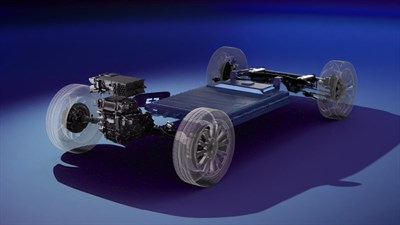 Platforma vozila Renault 5 E-Tech electric s vidljivim baterijskim paketom i pogonskim komponentama na plavoj pozadini