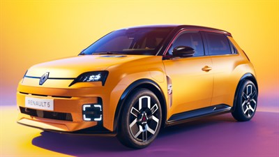 Vozilo Renault 5 E-Tech electric u žutoj boji na živopisnoj pozadini s naglašenim modernim dizajnom
