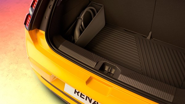 Prikaz prtljažnika vozila Renault 5 s organiziranim prostorom za pohranu sklopivog kabela za punjenje

