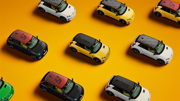 Višebojni modeli Renault 5 prikazani odozgo na žutoj pozadini, s oznakom za pokretanje videa u sredini.