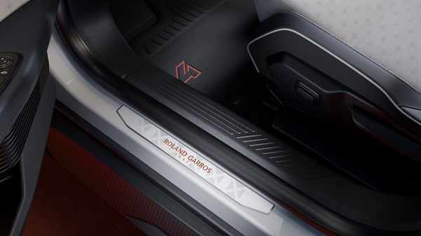 door sill - Renault 4 E-Tech electric Roland-Garros