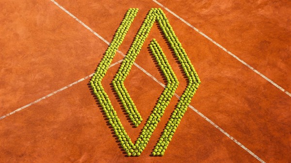 Renault Roland‑Garros partnership ‑ Renault 4 E-Tech electric Roland‑Garros