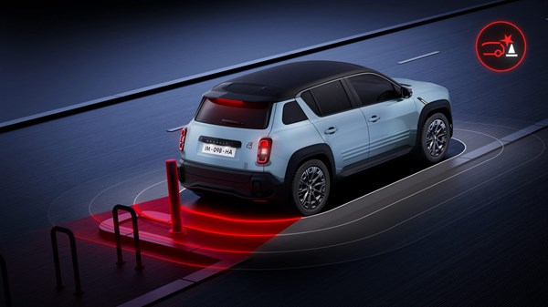vozilo Renault 4 zaustavlja se ispred prepreke uz aktivaciju stražnjeg sustava za automatsko kočenje


