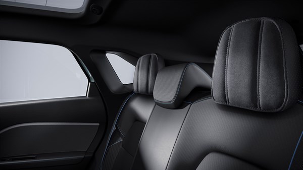 Renault Symbioz E-Tech full hybrid - jastuci na stražnjim sjedalima