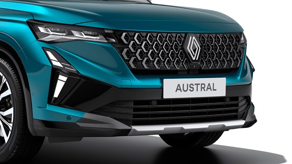 Prednji lijevi kut vozila Renault Austral full hybrid E-Tech, s naglaskom na dizajn svjetala i prednjeg branika.

