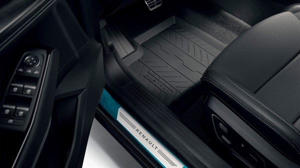 Unutrašnjost vozila Renault Austral full hybrid E-Tech s gumenim tepisima i visokim zaštitnim rubovima.









