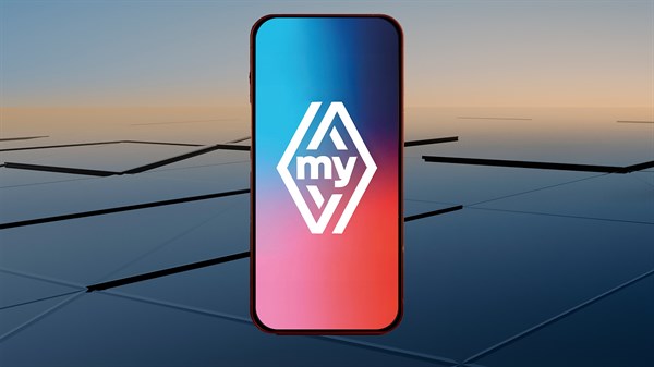 Pametni telefon s logotipom aplikacije My Renault prikazan na reflektirajućoj površini u zalazak sunca.

