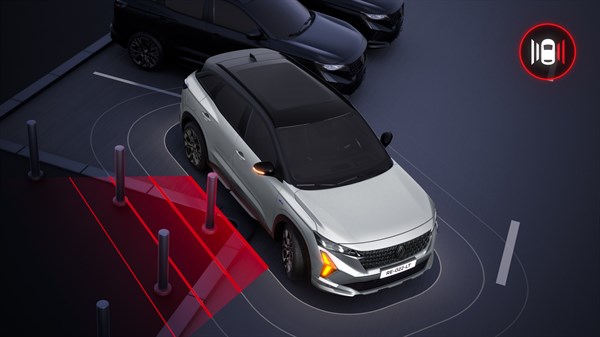 Renault Austral full hybrid E-Tech parkira uz bočne stupiće uz aktivirane bočne senzore.