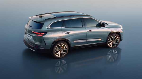 Stražnji pogled na Renault Espace full hybrid E-Tech

