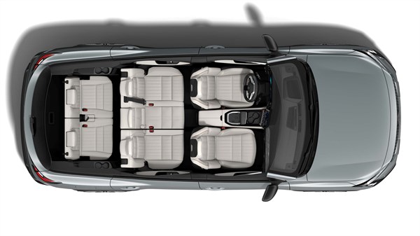 Pogled odozgo na vozilo Renault Espace full hybrid E-Tech sa sedam sjedala, prikazana konfiguracija s tri reda sjedala.