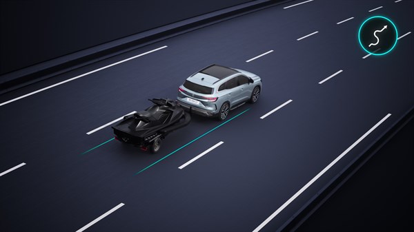 Renault Espace full hybrid E-Tech vuče prikolicu uz pomoć sustava za stabilizaciju


