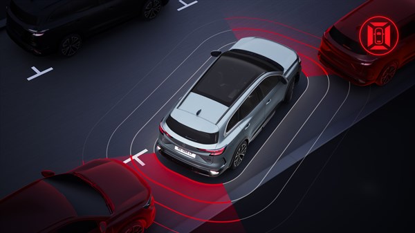 Vozilo Renault Espace full hybrid E-Tech snimljeno odozgo u situaciji parkiranja uz pomoć 360° kamera.

