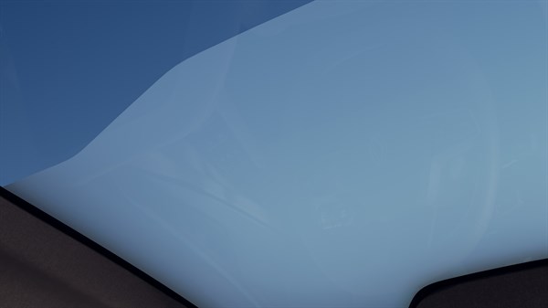 Zatamnjeni panoramski stakleni krov vozila Renault Espace full hybrid E-Tech – prednji dio krova u neprozirnom načinu rada.

