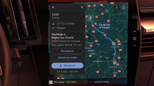 Zaslon s Google Maps rutom i punionicama – Megane E-Tech Electric