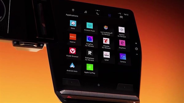 zaslon u vozilu Renault Megane E-Tech electric s prikazom aplikacija i multimedijskog sustava