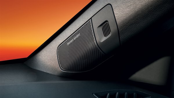 detalj zvučnika u vozilu Renault Megane E-Tech electric s Harman Kardon audio sustavom
