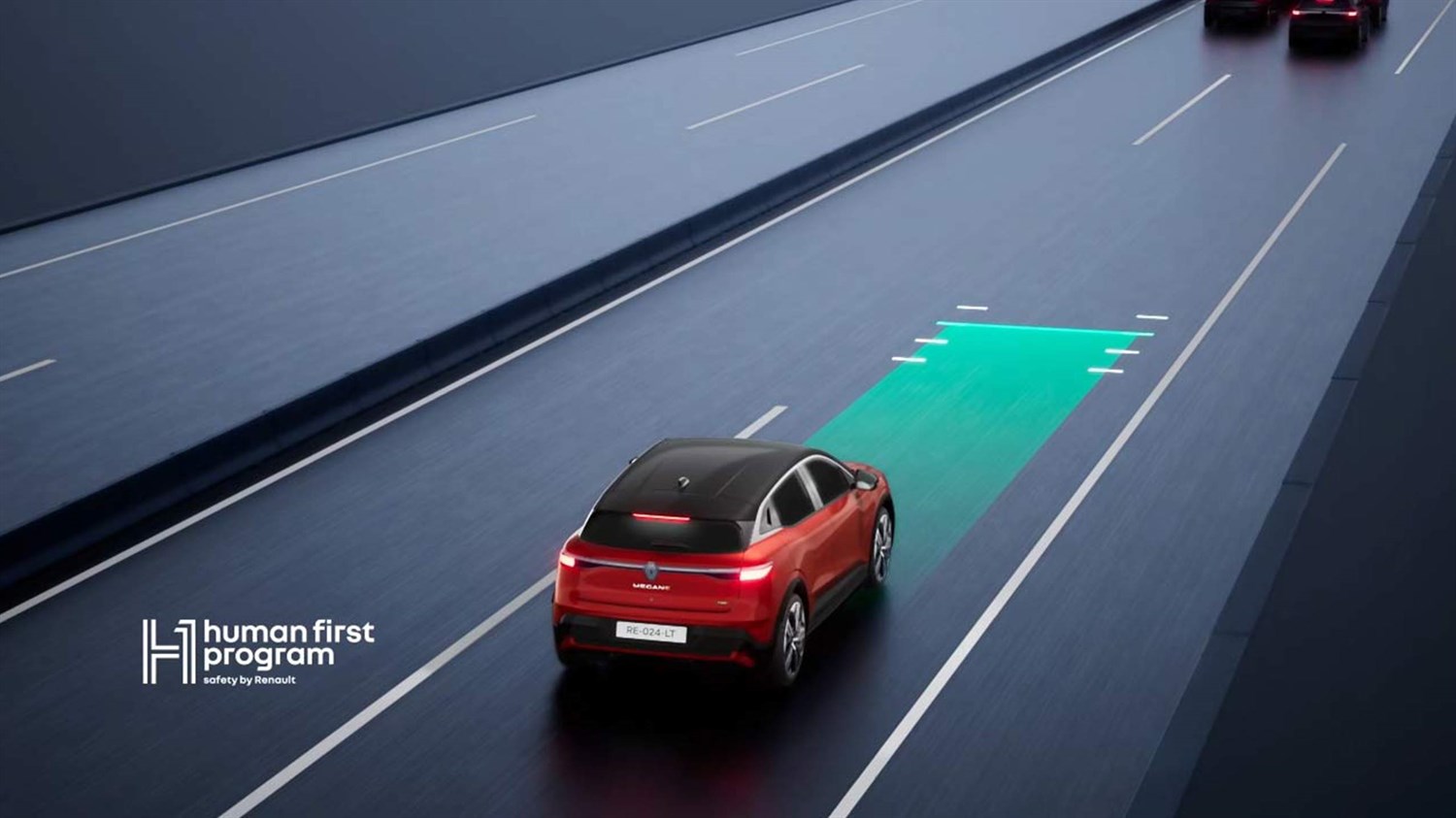 Vozilo Megane E-Tech Electric na autocesti s prikazom asistencije za vožnju unutar prometne trake
