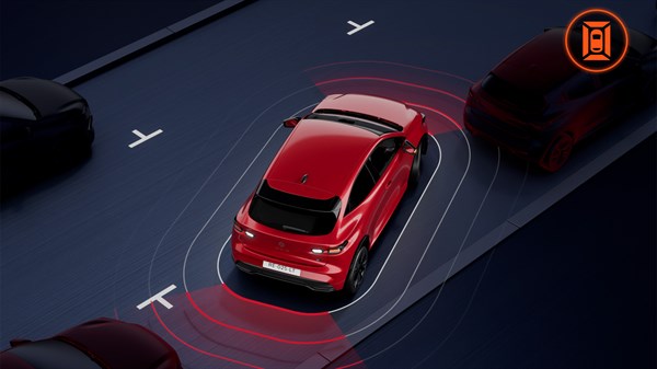 Novi Renault Clio u vožnji s prikazom sustava kamera s pogledom od 360° i ikonom za pokretanje videa.