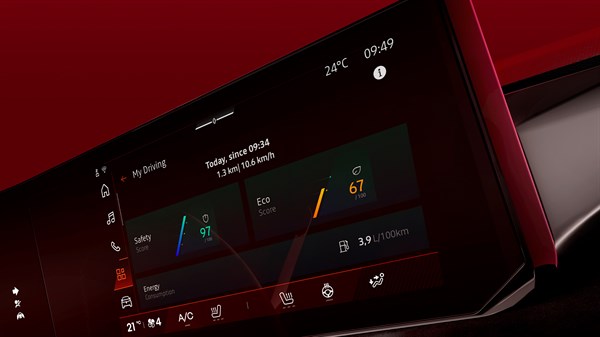 Digitalni zaslon novog Renault Clio vozila s prikazom Safety score i Safety coach sustava.