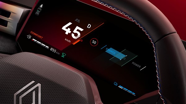 Digitalna instrumentna ploča vozila Renault Clio full hybrid E-Tech prikazuje brzinu, način vožnje i status punjenja baterije.