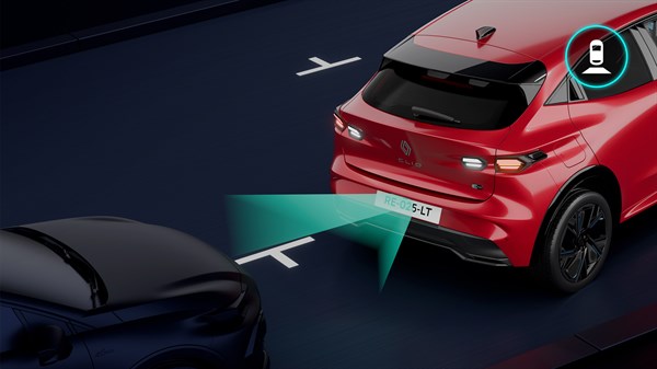 Stražnji pogled na vozilo Renault Clio koje koristi digitalnu kameru za prikaz okoline prilikom vožnje unatrag.