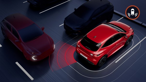 Pogled odozgo na vozilo Renault Clio koje koristi sustav upozorenja na poprečni promet straga prilikom izlaska s parkirnog mjesta.