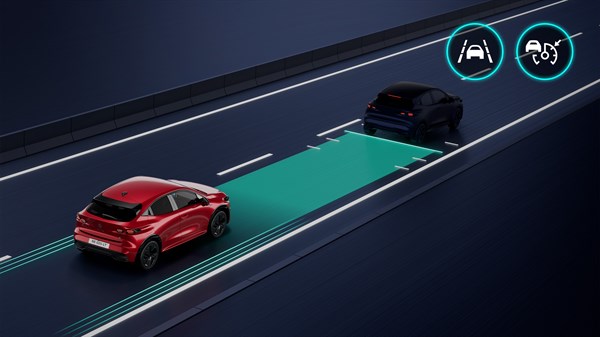 Pogled odozgo na vozilo Renault Clio koje održava sigurnu udaljenost i položaj u traci pomoću sustava aktivne pomoći vozaču.