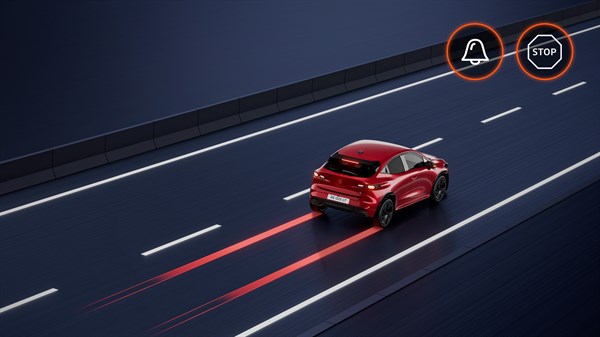 Pogled odozgo na vozilo Renault Clio koje automatski usporava i zaustavlja se u traci zahvaljujući sustavu pomoći pri zaustavljanju u nuždi.