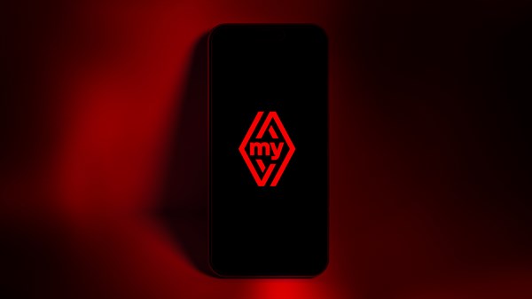 My Renault logotip crvene boje na crnoj pozadini ekrana mobitela.