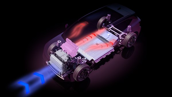 Prikaz podvozja vozila Renault Scenic E-Tech electric s istaknutim baterijskim paketom i električnim motorom, uz grafički prikaz protoka energije kroz sustav na tamnoj podlozi s ljubičastim osvjetljenjem.