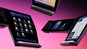 Lebdeći zasloni multimedijskog sustava i digitalne instrumentne ploče vozila Renault Scenic na ružičastoj pozadini.