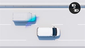 Dvije bijele dostavne kombi vozila voze autocestom, jedno ispred drugoga u različitim trakama. Gornje vozilo koristi sustav za nadzor mrtvog kuta.

