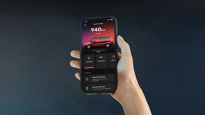 Pametni telefon prikazuje aplikaciju My Renault s podacima o vozilu Renault Trafic Passenger.



