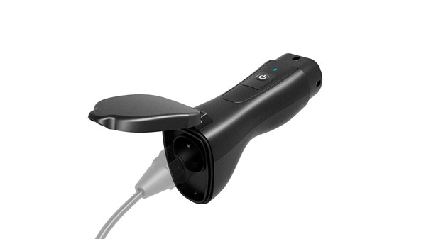 V2L adapter za dvosmjerno punjenje, priključen kabel za napajanje vanjskih električnih uređaja iz baterije vozila Renault Twingo E-Tech electric.