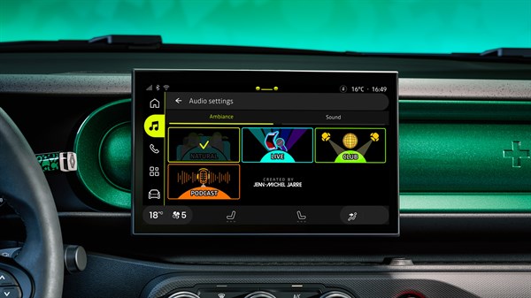 Središnji zaslon u vozilu Renault Twingo E-Tech electric s prikazom postavki zvuka i izborom zvučnih ambijenata