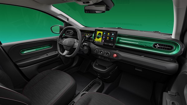 Unutrašnjost vozila Renault Twingo E-Tech electric s prikazom armaturne ploče, digitalnog zaslona i zaobljenih dizajnerskih linija